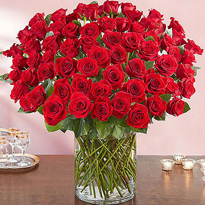 100 Red Roses In A Glass Vase