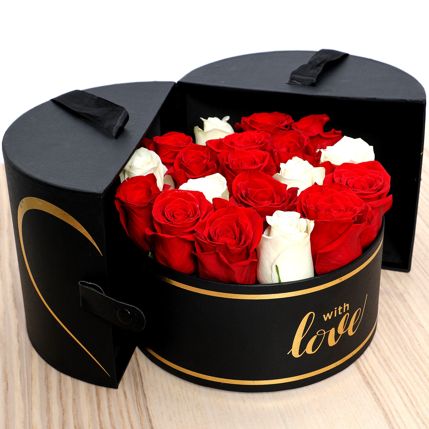 Online Luxurious Box Of Rose Gift Delivery in UAE Ferns N Petals